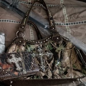 Like brand new cross handbag with matching wallet